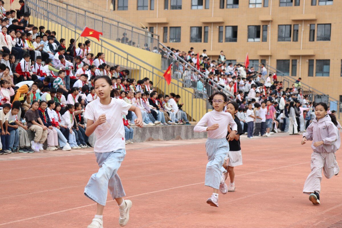 图片新闻丨江华思源实验学校（小学）第四届秋季运动会“嗨翻”瑶山校园