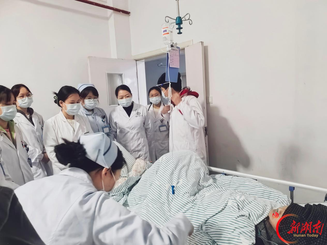 一江资水送医暖,百里酉水护民康