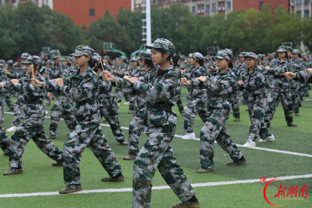 青春正步走丨匕首出鞘时,我们喊出了第一声哈