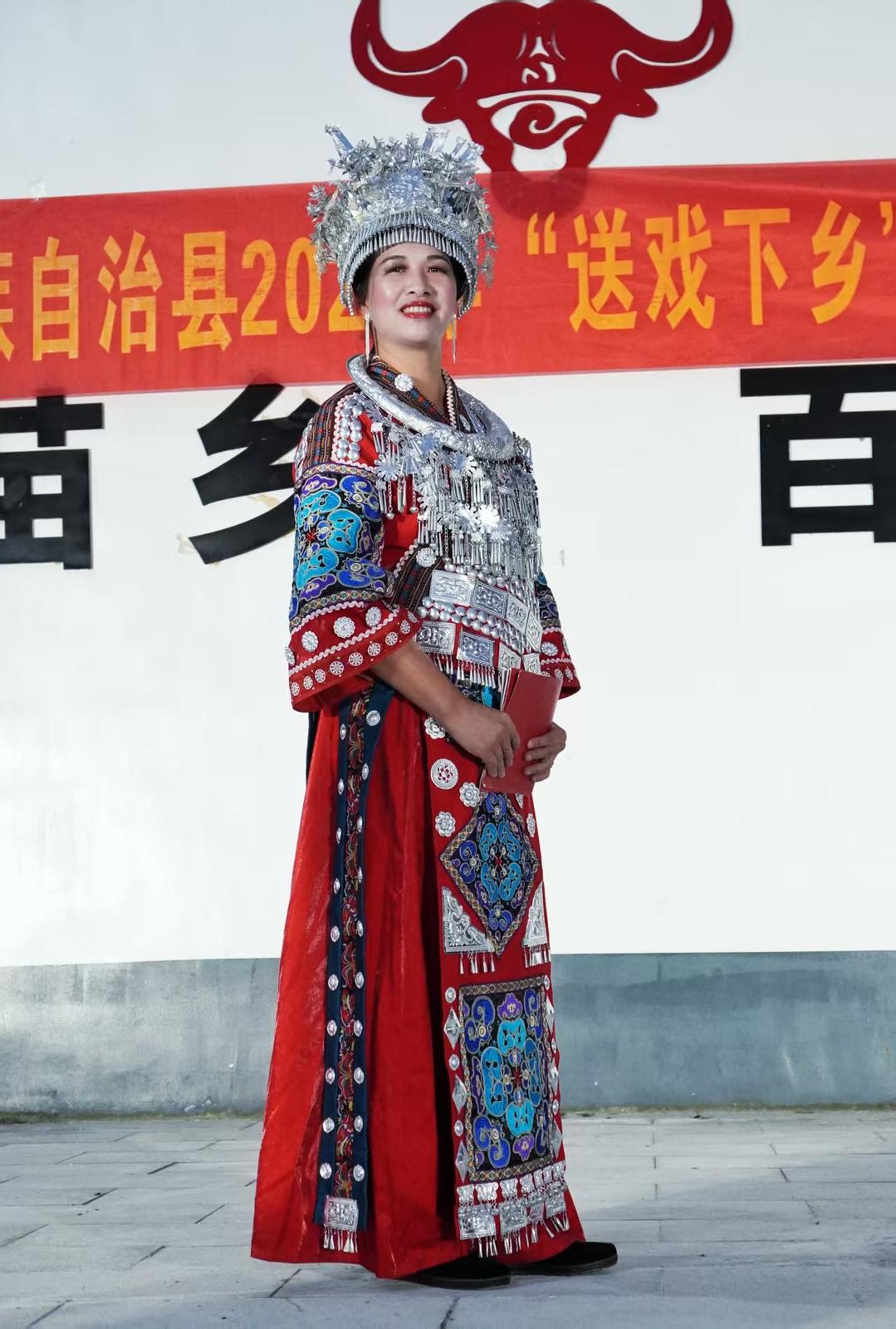 昔日寒门打工妹，今朝云雀唱南山——记城步苗乡励志女高音歌手杨海花