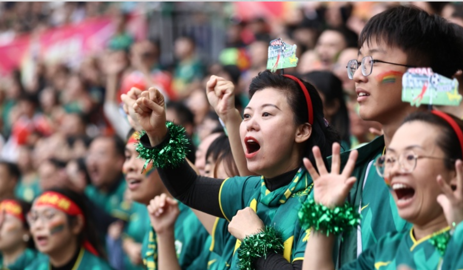 组图丨郴州队胜了！球迷陷入狂欢海洋
