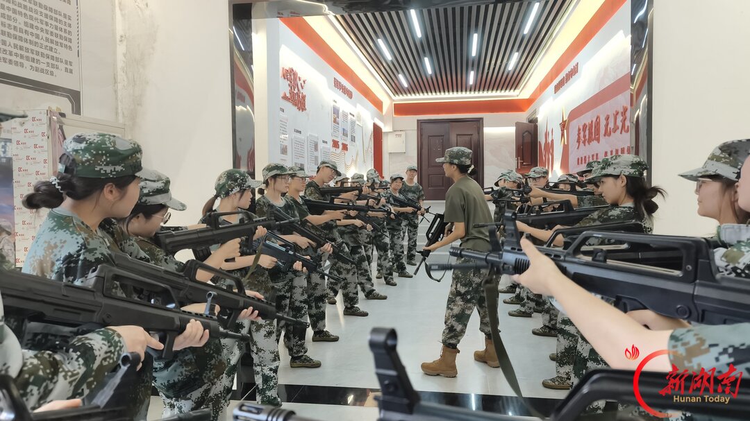 青春正步走丨一起站到射击位上