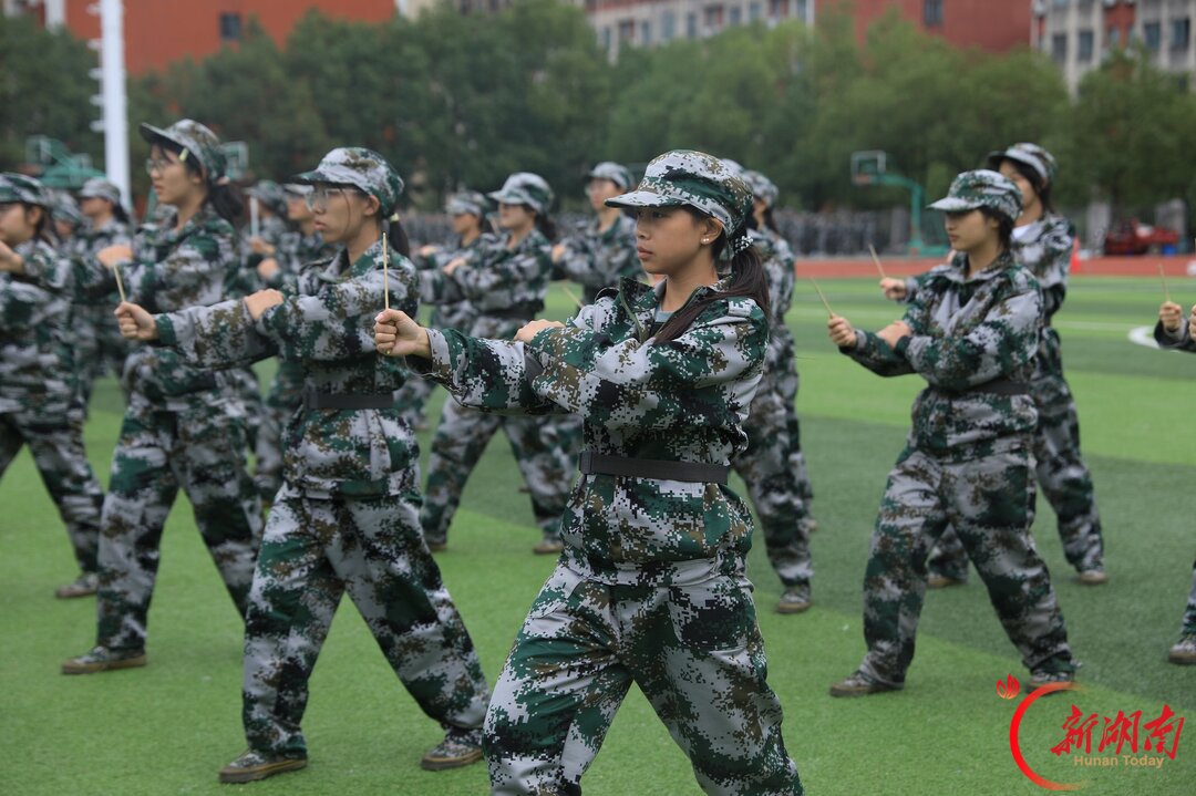 青春正步走丨匕首出鞘时,我们喊出了第一声哈