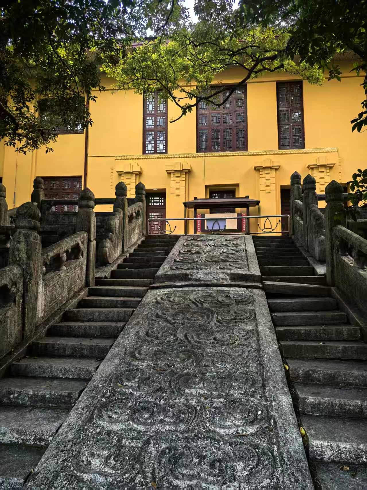 霜降王城，峰登独秀