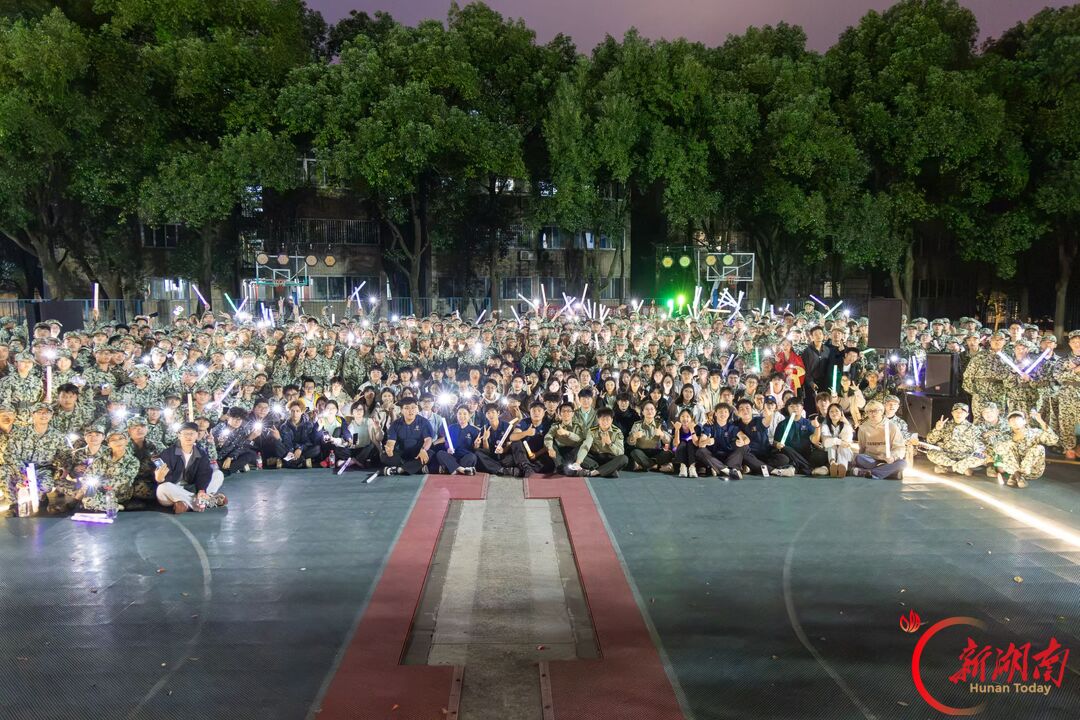 青春正步走｜长沙理工大学土木与环境工程学院举办2026级新生军训快闪活动