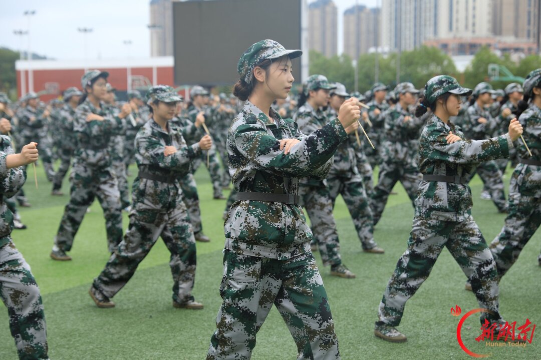 青春正步走丨匕首出鞘时,我们喊出了第一声哈