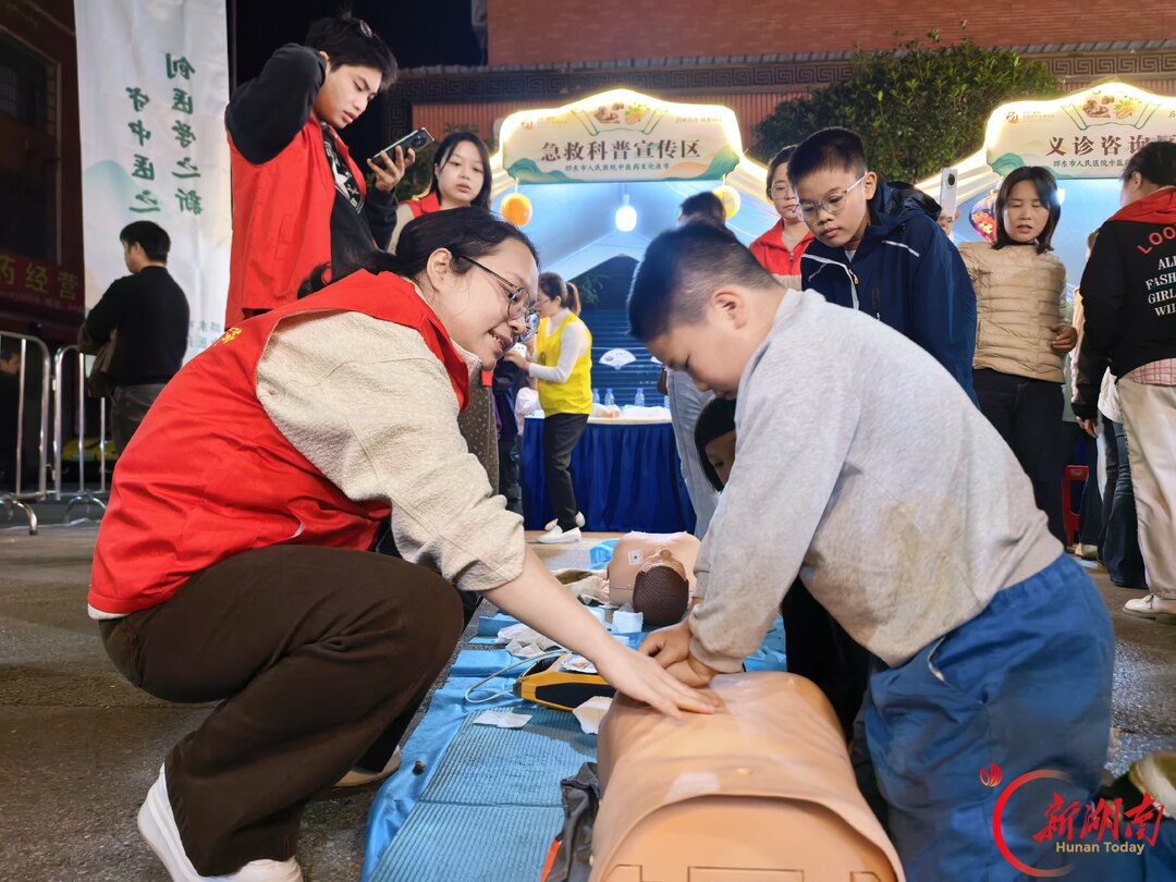 逛夜市也能看中医？邵东中医药文化夜市开进“南国药都”，七大体验区让药香与健康同框
