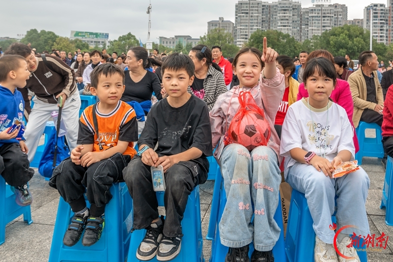 “湘超”第二现场热闹非凡