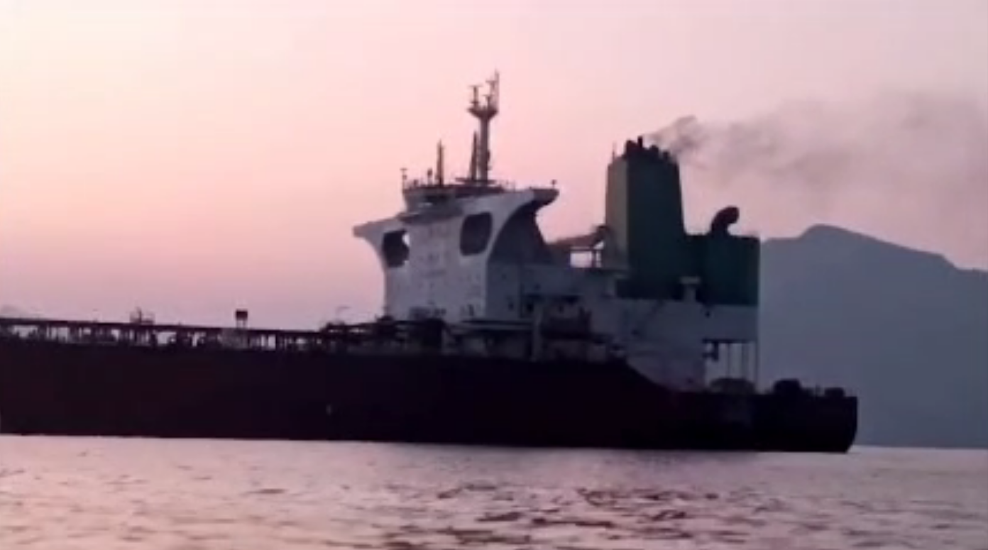 俄乌达成一项暂时停火协议 两超级油轮在霍尔木兹海峡触雷爆炸