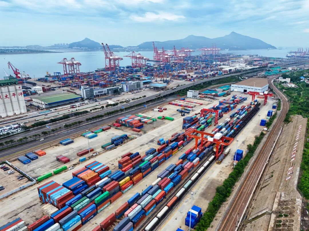 “三蹦子” 坐火车出海,这场面你见过吗?
