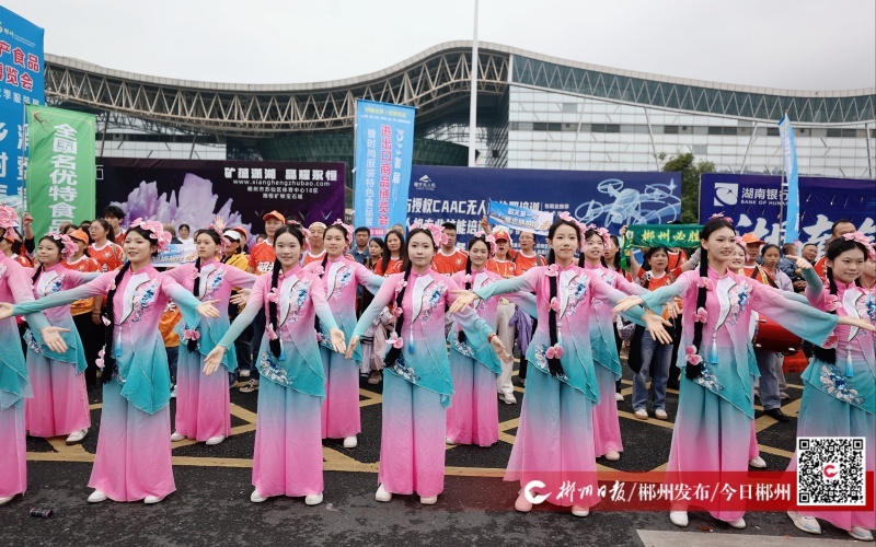 组图丨“采茶小花”跨省应援湘超：“郴州，所向披靡！”