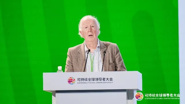 84岁剑桥教授中国火了！走红小红书，成为年轻人的“树洞爷爷”