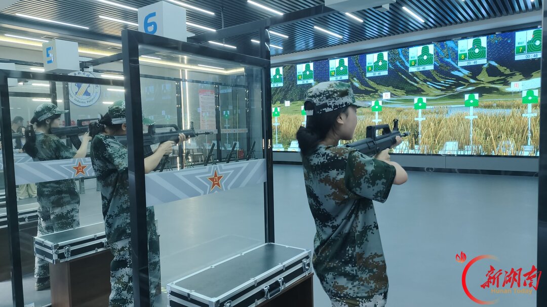 青春正步走丨写给军训的学弟学妹，别怕扣下那一次扳机