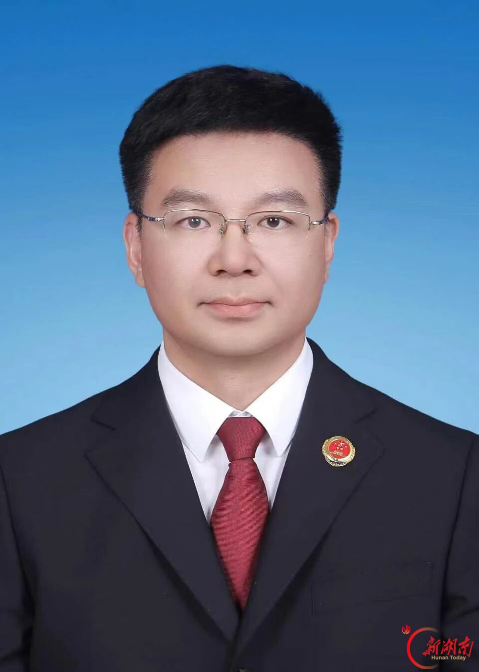 李勇全票当选新化县人民检察院检察长