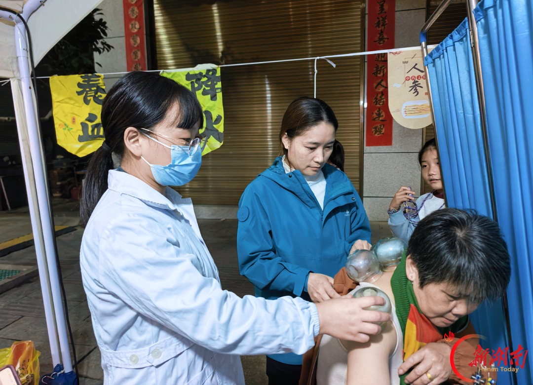 逛夜市也能看中医？邵东中医药文化夜市开进“南国药都”，七大体验区让药香与健康同框