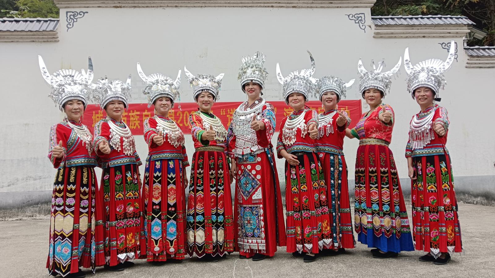 昔日寒门打工妹，今朝云雀唱南山——记城步苗乡励志女高音歌手杨海花