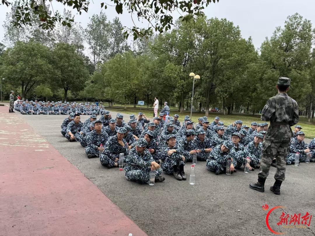 青春正步走|严慈相济育新兵 迷彩逐光向前行