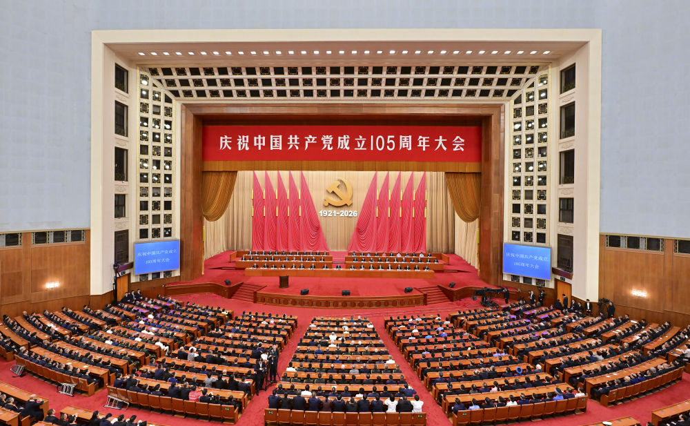 以习近平同志为核心的党中央引领新时代全面从严治党纪实