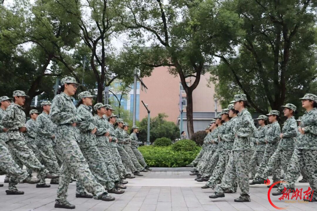 青春正步走丨练场有风，青春自成长