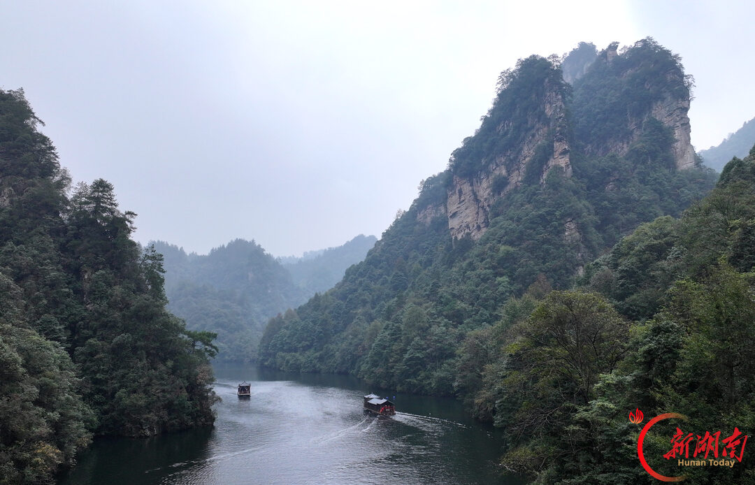 张家界宝峰湖景区秋游持续升温