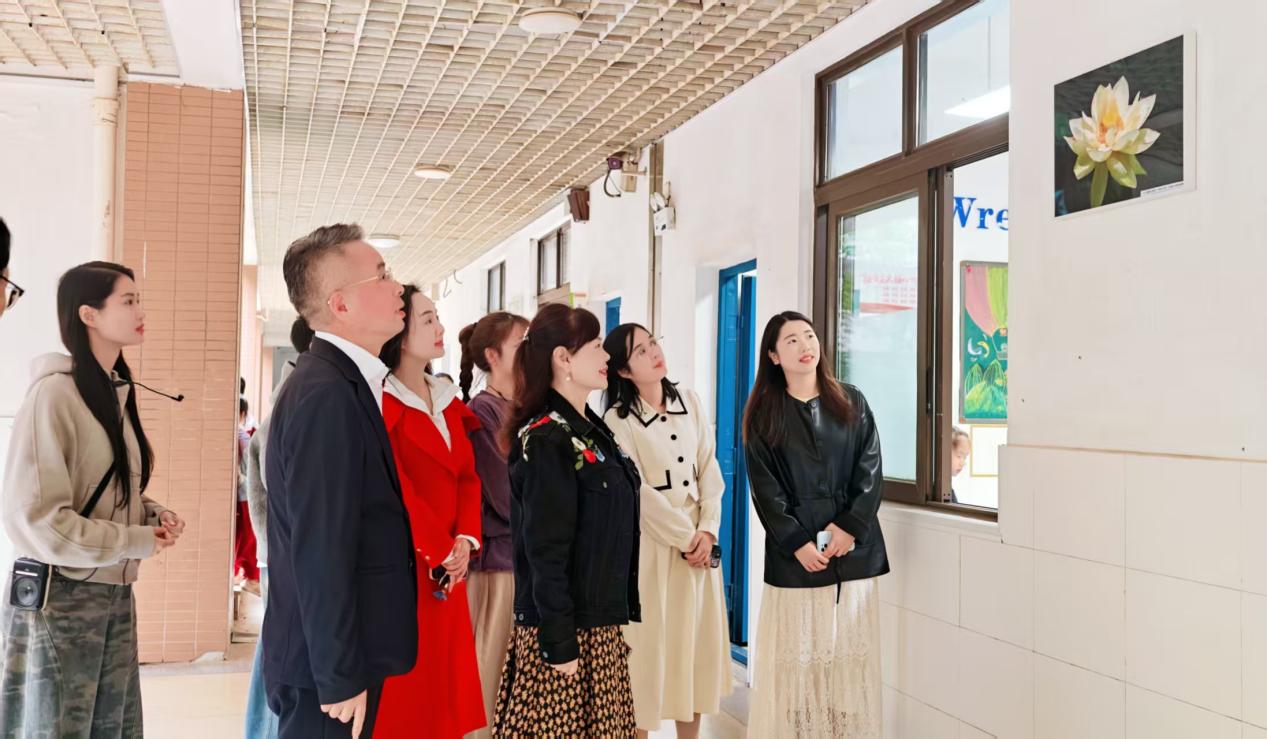 长沙玉和醋文化博物馆向长沙市明德金鹰学校捐赠荷文化摄影作品公益活动举行