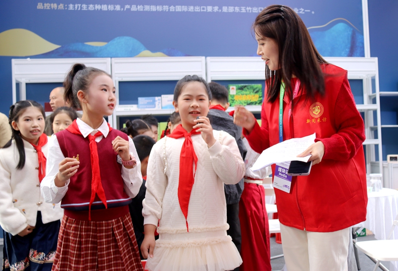 药香润童心 研学识国粹 邵东小通讯员探秘廉桥药博会