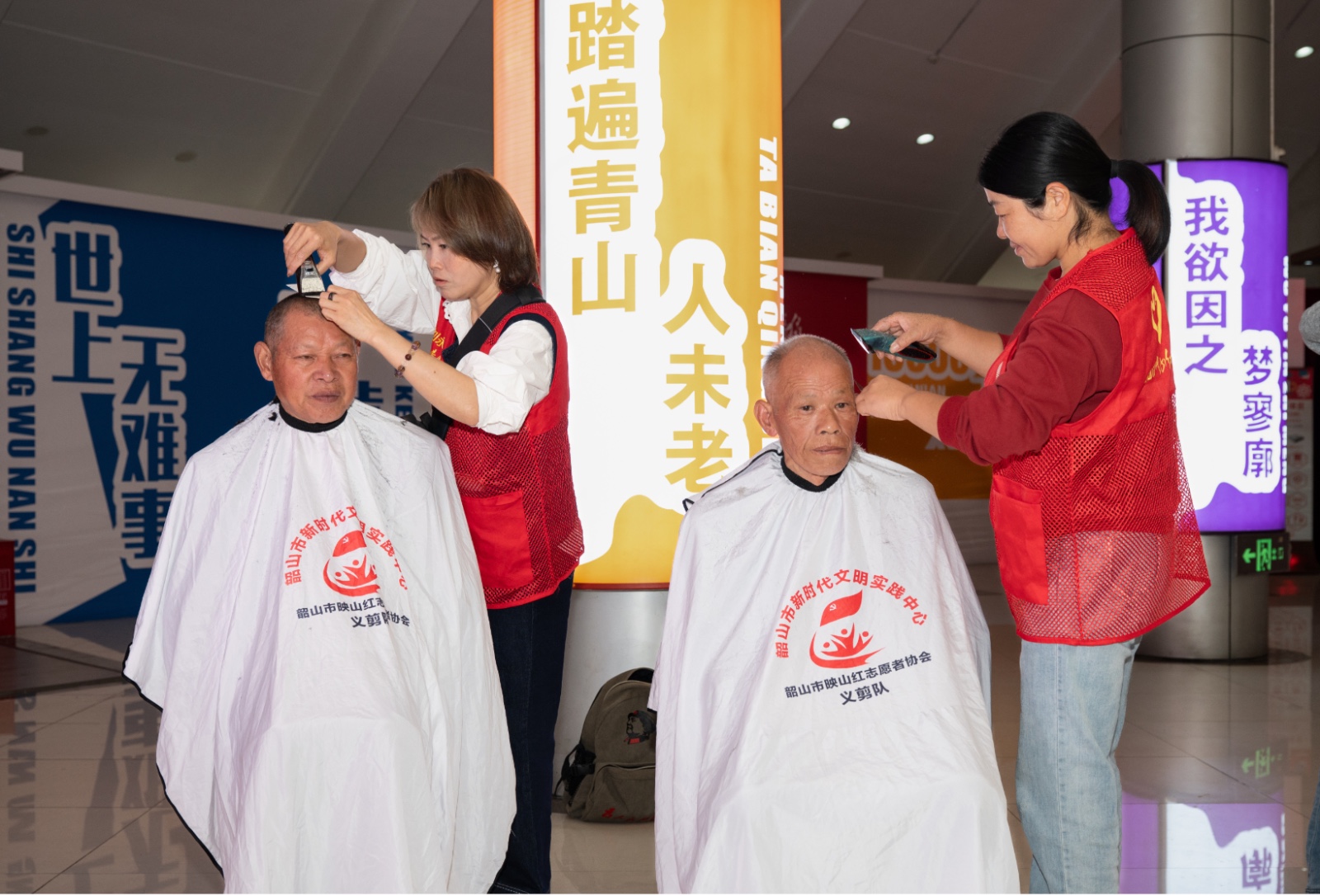 韶山市开展纪念中国工农红军长征胜利90周年光明影院公益放映活动