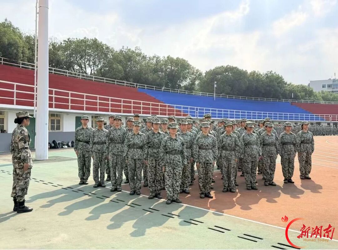 青春正步走丨练场有风，青春自成长