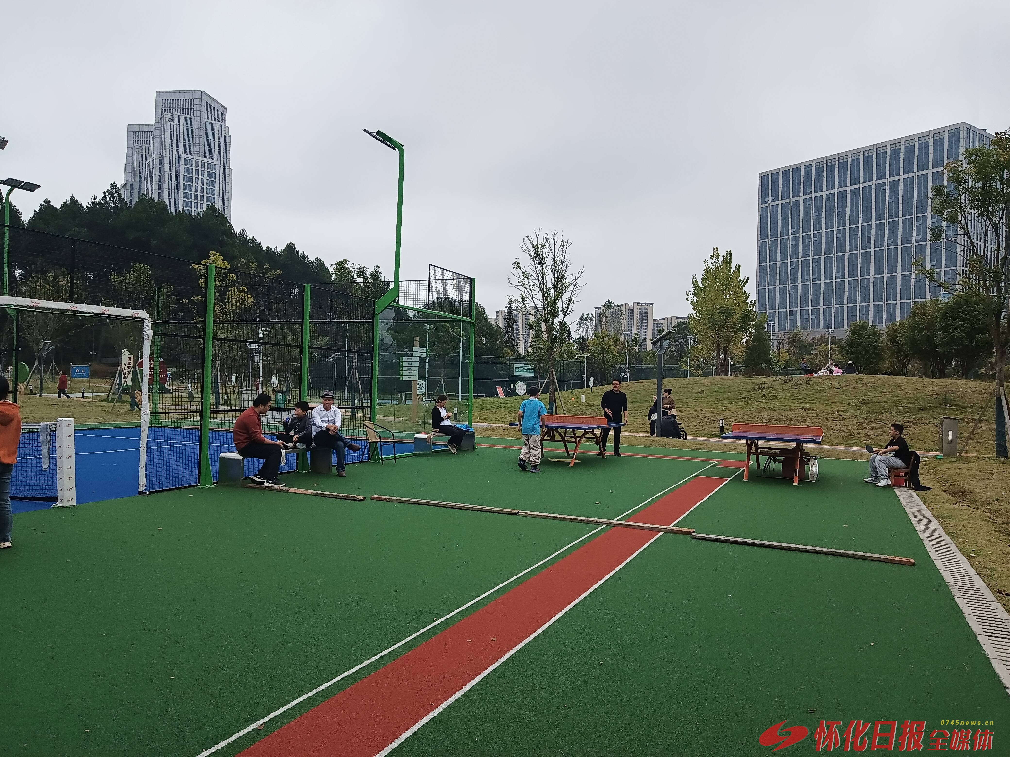 人民体育公园欢乐多 怀化市民家门口乐享休闲时光