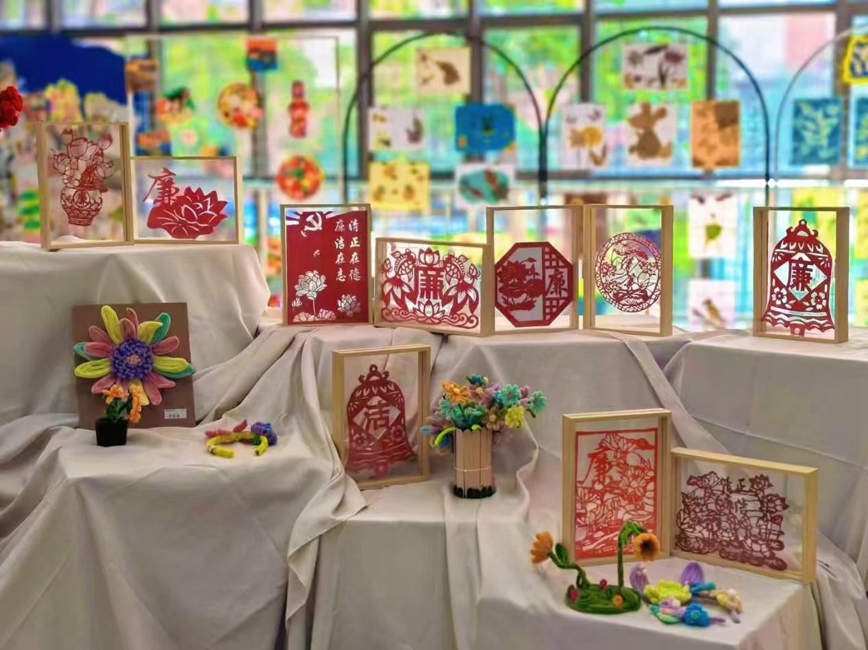 长沙玉和醋文化博物馆向长沙市明德金鹰学校捐赠荷文化摄影作品公益活动举行