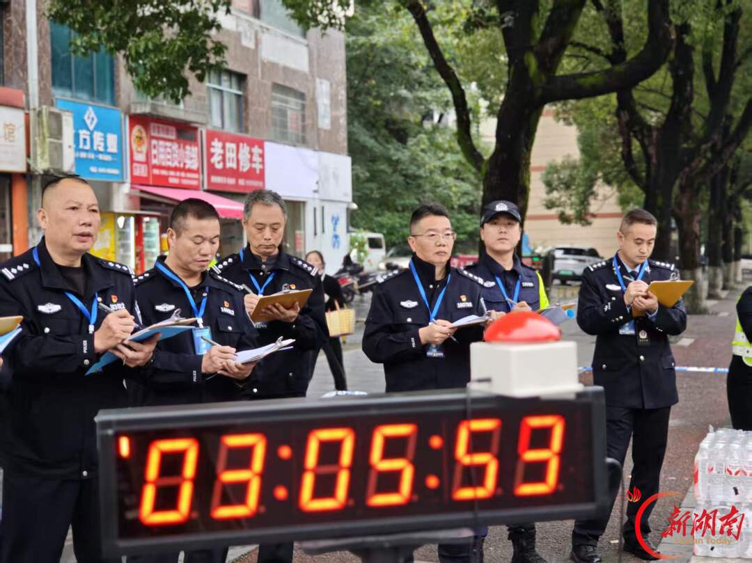 这些手势你认识吗?吉首公安举行交通指挥手势操比武竞赛