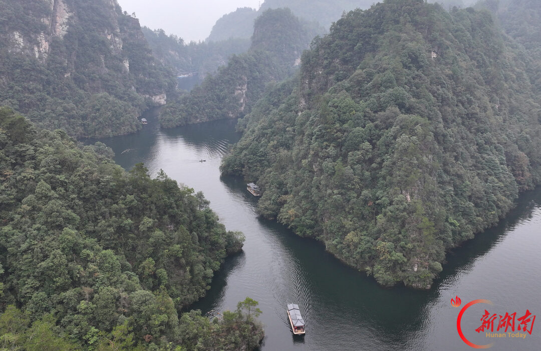 张家界宝峰湖景区秋游持续升温