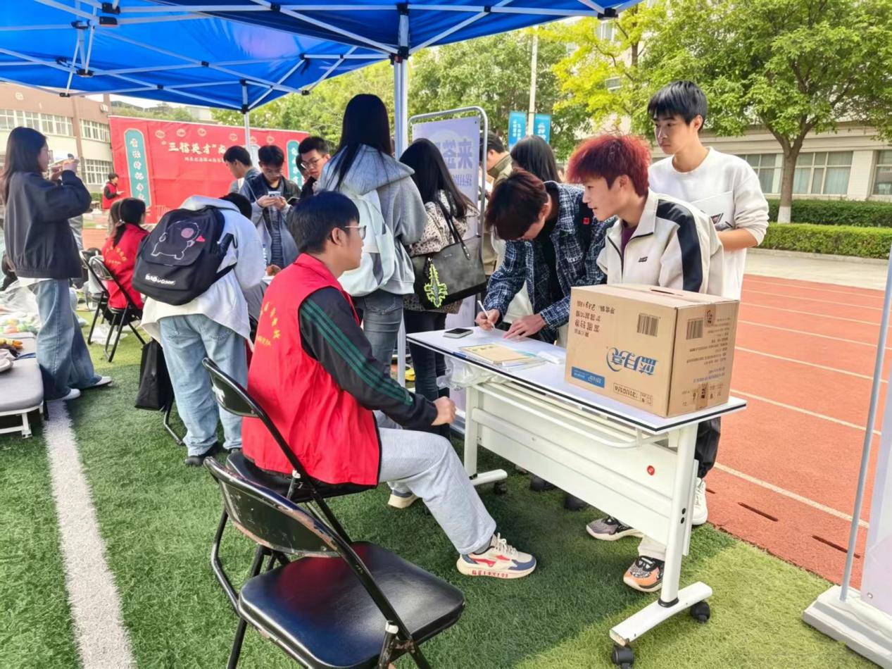 湖南信息职院:以“三信”为笔,在成人礼上写下青春答案