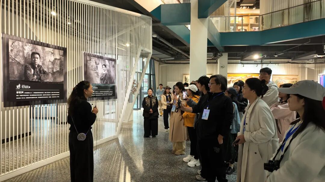 第四届“名评名家湖湘汇”网络主题活动在张家界七星山启幕