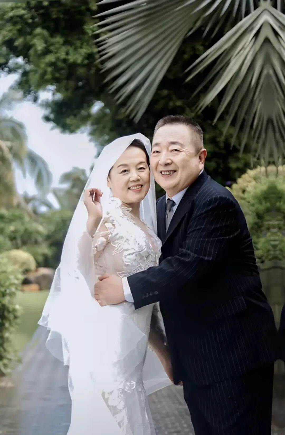 70岁董浩叔叔晒婚纱照:欢迎参加我的婚礼,沾沾喜气吧