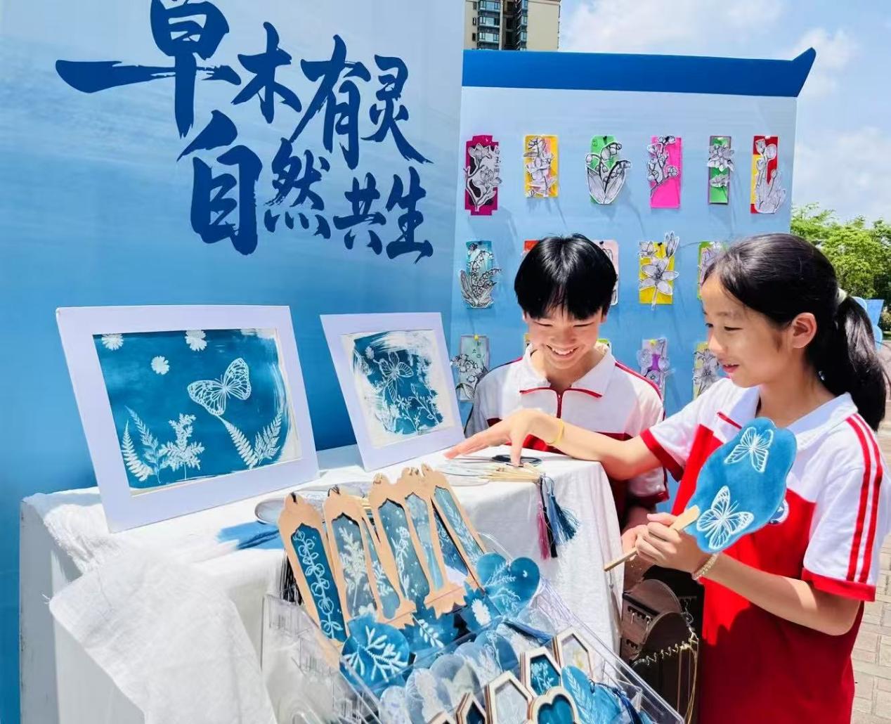 长沙玉和醋文化博物馆向长沙市明德金鹰学校捐赠荷文化摄影作品公益活动举行