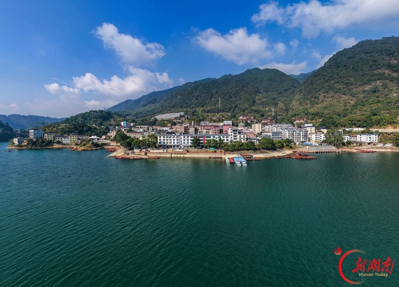 东江湖畔绘新景