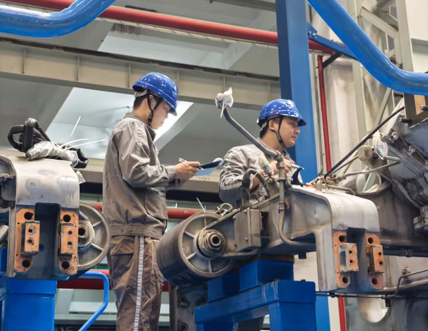 从“受制于人”到国产化率超95%:黄德勇国家级技能大师暨劳模工作室跑出单轨运维创新“加速度”