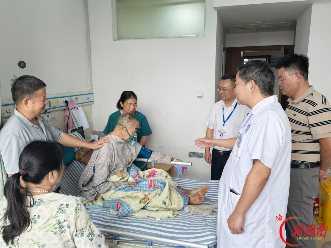 全身30多处伤、21根肋骨骨折……益阳医专附属医院多学科联动从“死神”手里抢回八旬老人