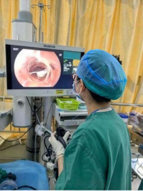 老人误吞药壳!衡阳市第一人民医院高难度取出