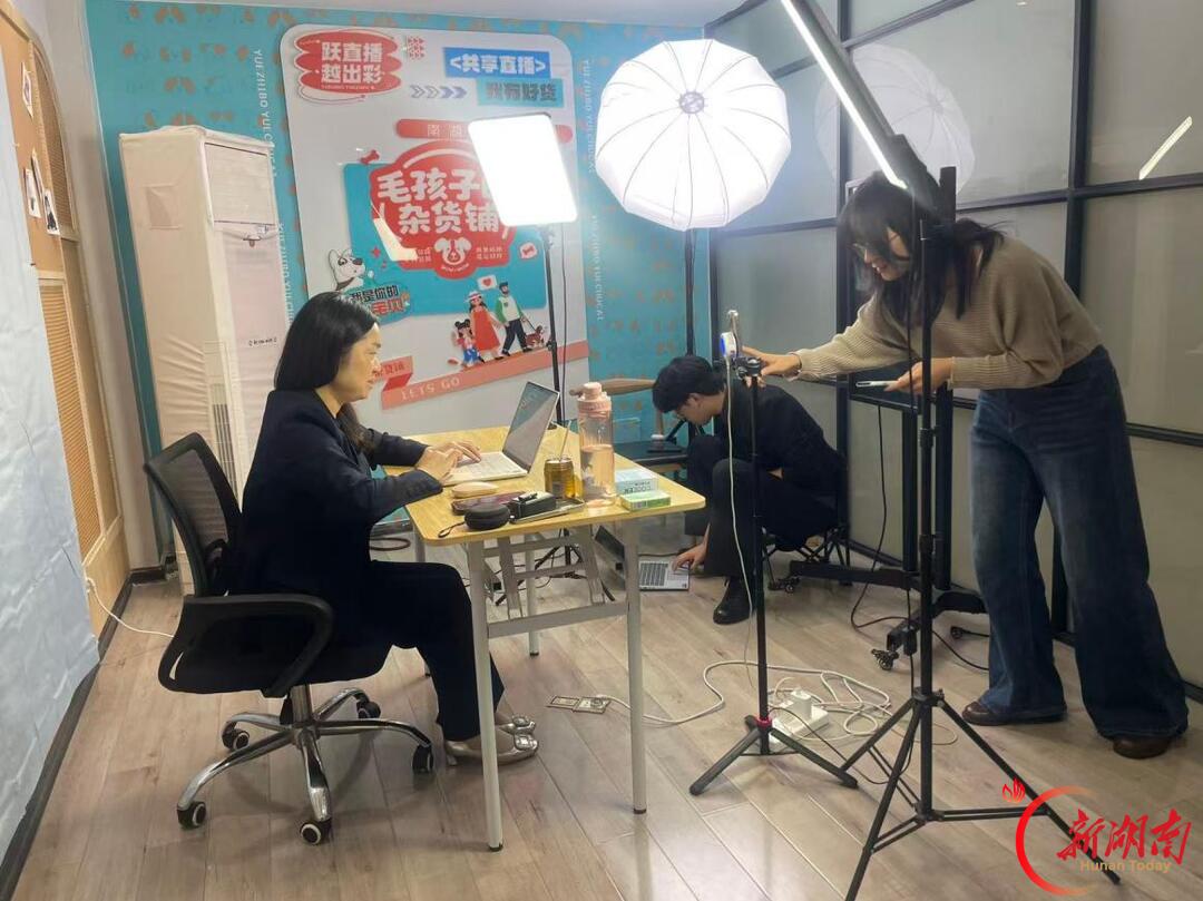 搭建云端普法直播间 精准服务辖区企业