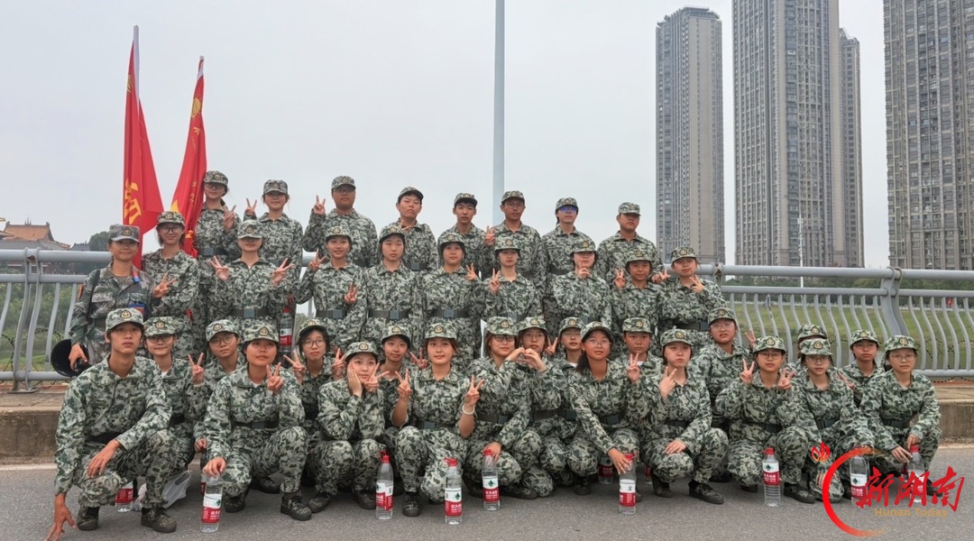 青春正步走丨同地同号！一场属于长师外院401班的迷彩接力
