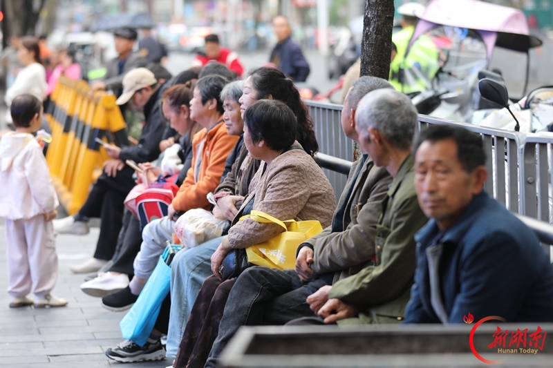 小长椅 大关怀