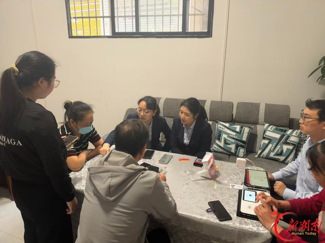 新化农商银行:“码”上收款快一步,“薪”上服务暖一度