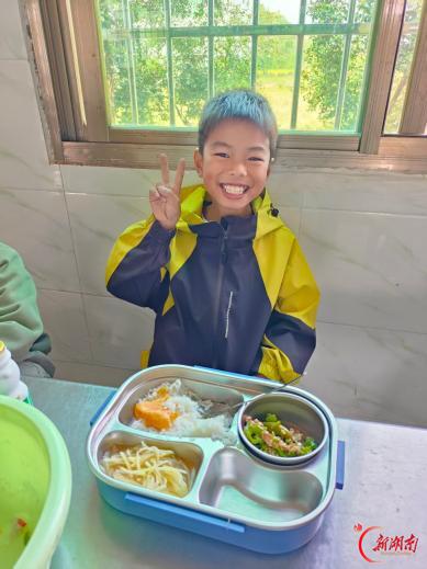 把二十四节气端上餐盘,湖南校园食堂解锁秋日时令膳食