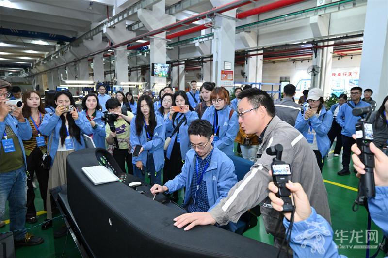 成本从2500万降至750万！记者团探秘重庆单轨国产化背后工匠力量