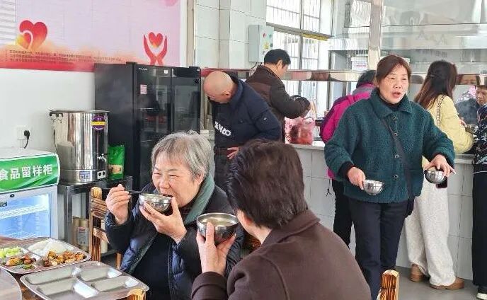 一顿热饭聚人气，一场调解化难题：治理活起来，成本降下去！