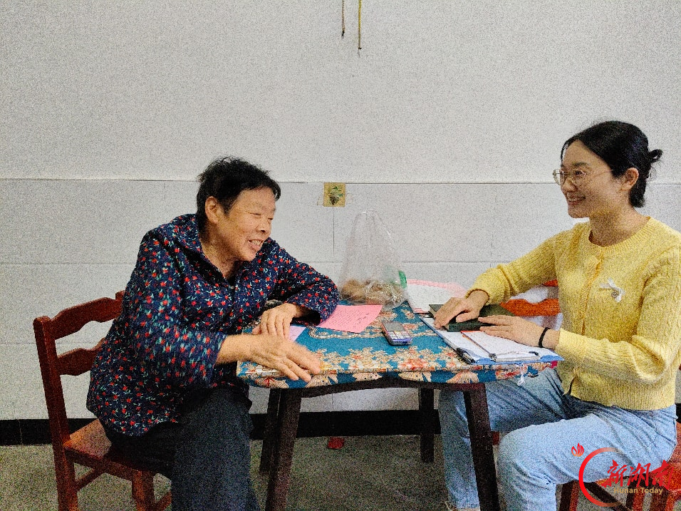 赫山区｜会龙山街道把政务服务“窗口”搬到群众家门口，群众指尖办事不出户