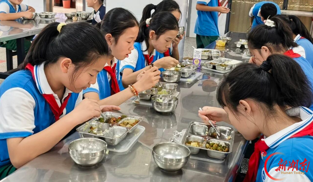把二十四节气端上餐盘,湖南校园食堂解锁秋日时令膳食