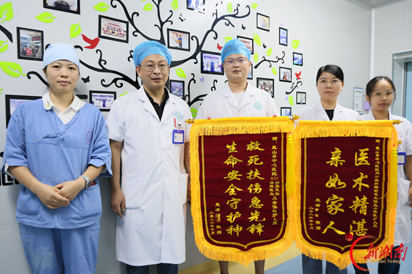 蓝山县中心医院:千里锦旗映初心 精准施救筑牢青春健康防线